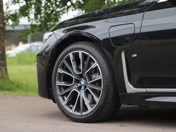 BMW 745 Le xDrive Bowers & Wilkins   Night Vision