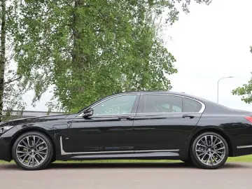 BMW 745 Le xDrive Bowers & Wilkins   Night Vision