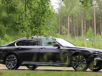 BMW 745 Le xDrive Bowers & Wilkins   Night Vision