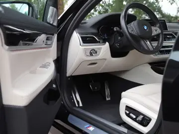 BMW 745 Le xDrive Bowers & Wilkins   Night Vision