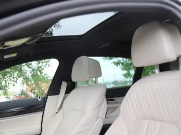 BMW 745 Le xDrive Bowers & Wilkins   Night Vision