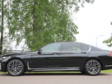BMW 745 Le xDrive Bowers & Wilkins   Night Vision