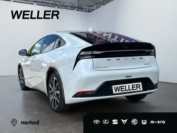 TOYOTA Prius Plug-in Hybrid Executive  Perl.  8-Fach