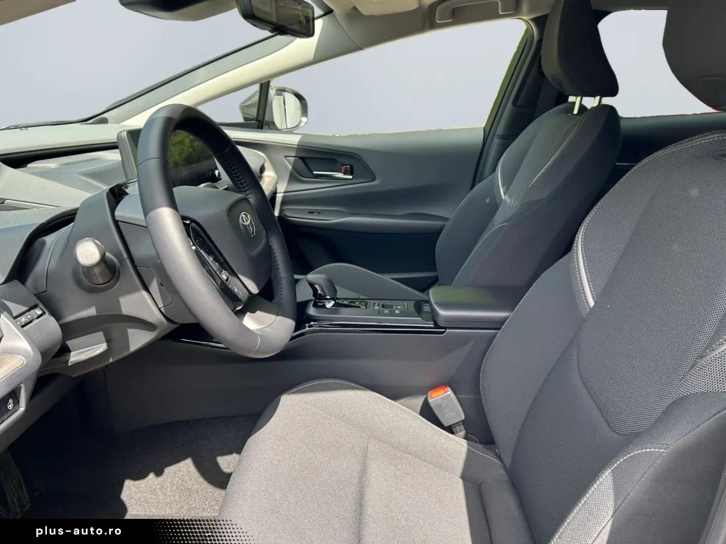 TOYOTA Prius Plug-in Hybrid Executive  Perl.  8-Fach