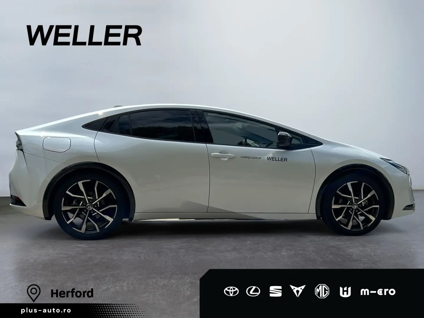 TOYOTA Prius Plug-in Hybrid Executive  Perl.  8-Fach