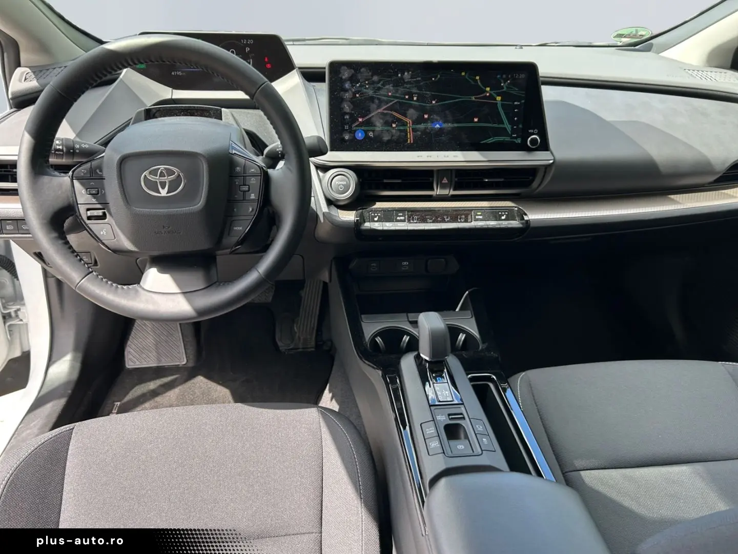 TOYOTA Prius Plug-in Hybrid Executive  Perl.  8-Fach