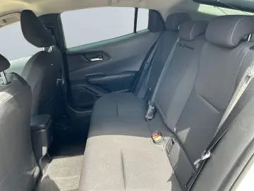 TOYOTA Prius Plug-in Hybrid Executive  Perl.  8-Fach