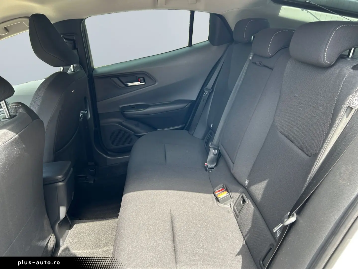 TOYOTA Prius Plug-in Hybrid Executive  Perl.  8-Fach