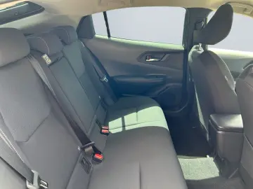 TOYOTA Prius Plug-in Hybrid Executive  Perl.  8-Fach