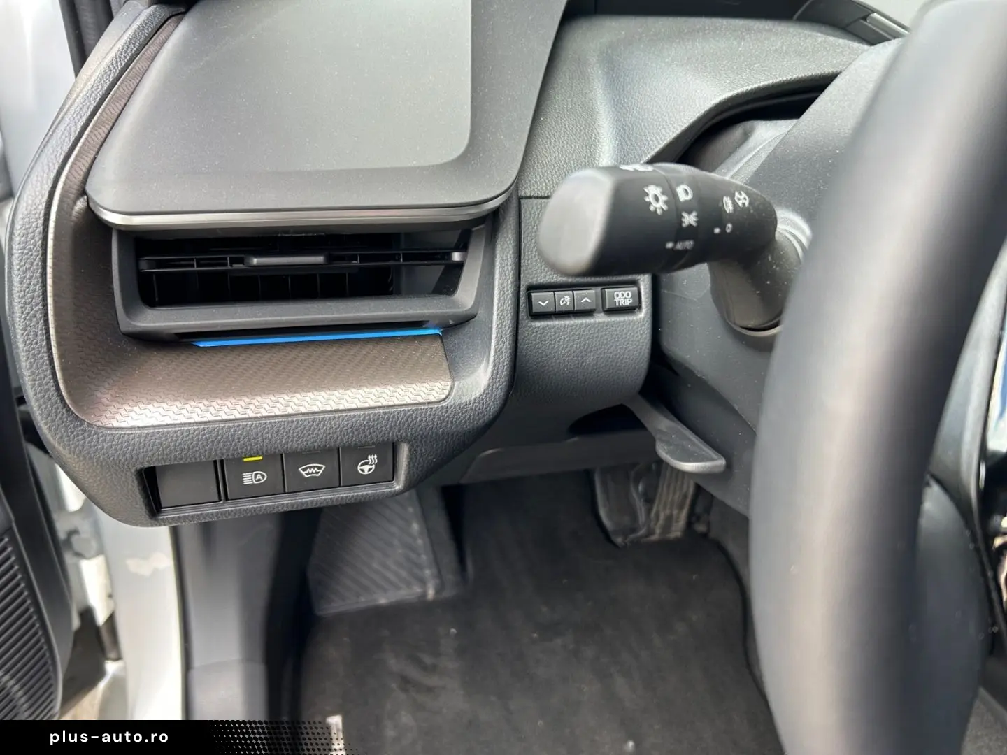 TOYOTA Prius Plug-in Hybrid Executive  Perl.  8-Fach