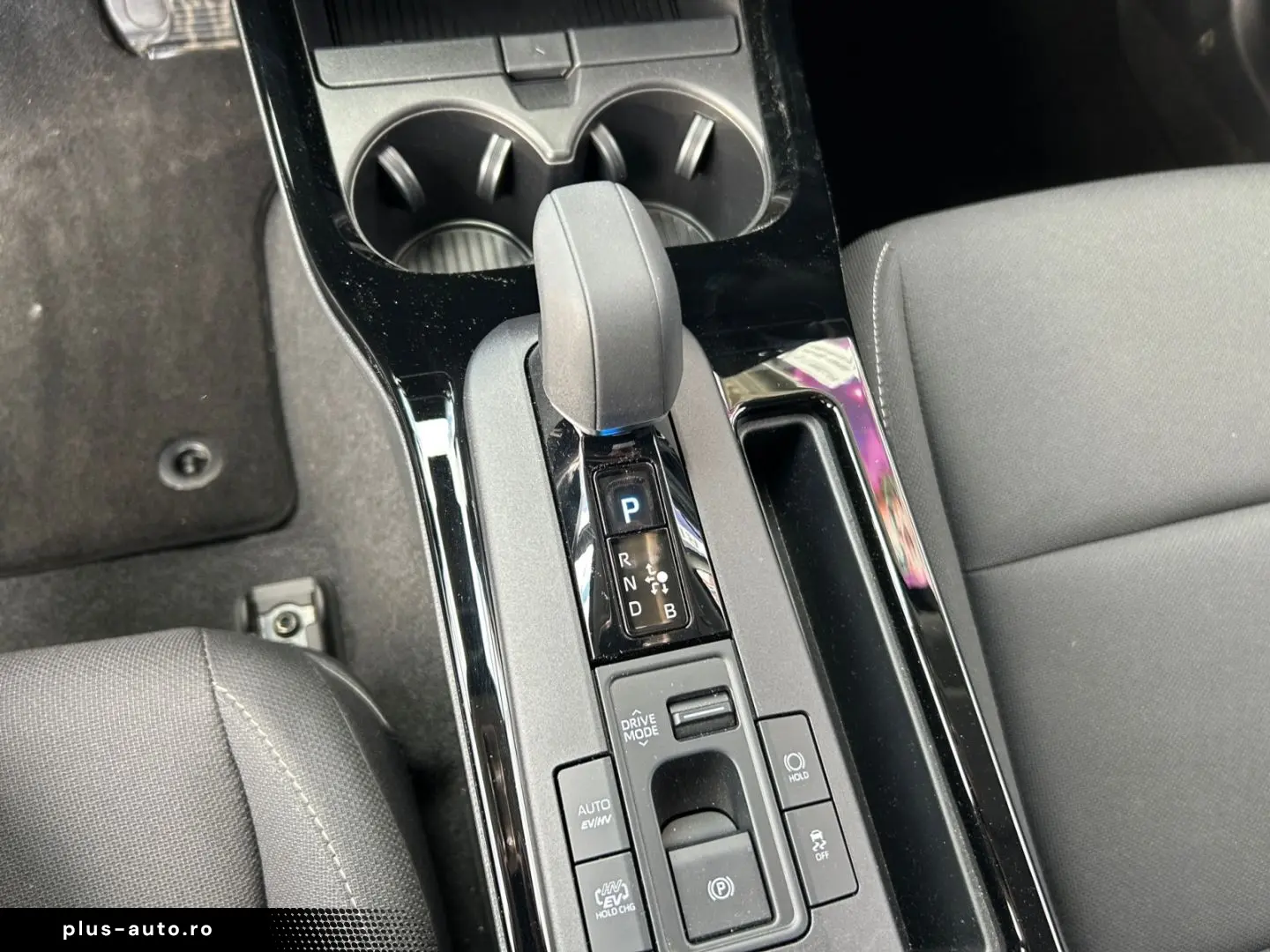 TOYOTA Prius Plug-in Hybrid Executive  Perl.  8-Fach