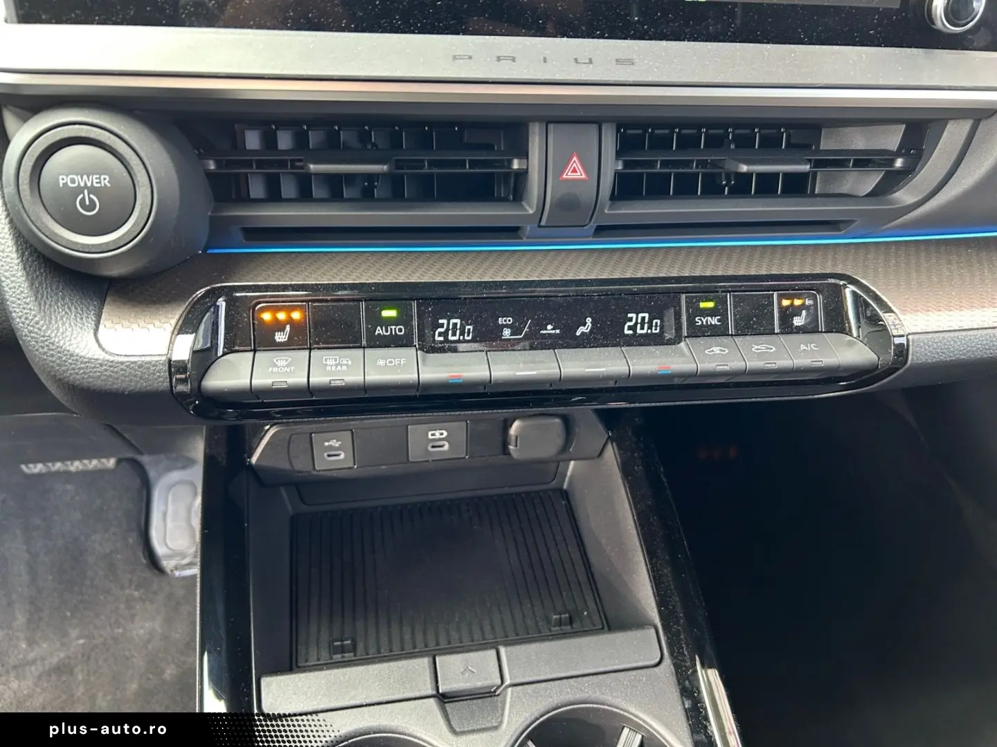 TOYOTA Prius Plug-in Hybrid Executive  Perl.  8-Fach