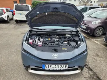TOYOTA Prius Plug-In 2.0 Hybrid Executive  neues Modell