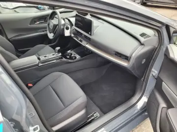 TOYOTA Prius Plug-In 2.0 Hybrid Executive  neues Modell