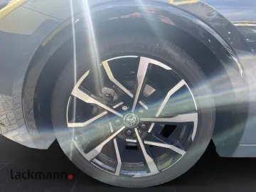 TOYOTA Prius 2.0 Plug-in Hybrid Executive LED Navi