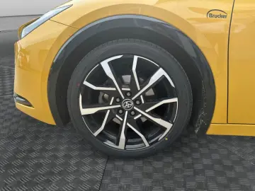 TOYOTA Prius Plug-in Hybrid Executive NAVI LED ACC EPH