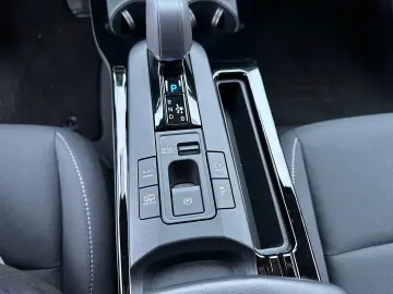 TOYOTA Prius 2.0 Plug-in Executive ACC Navi AUT LED LM