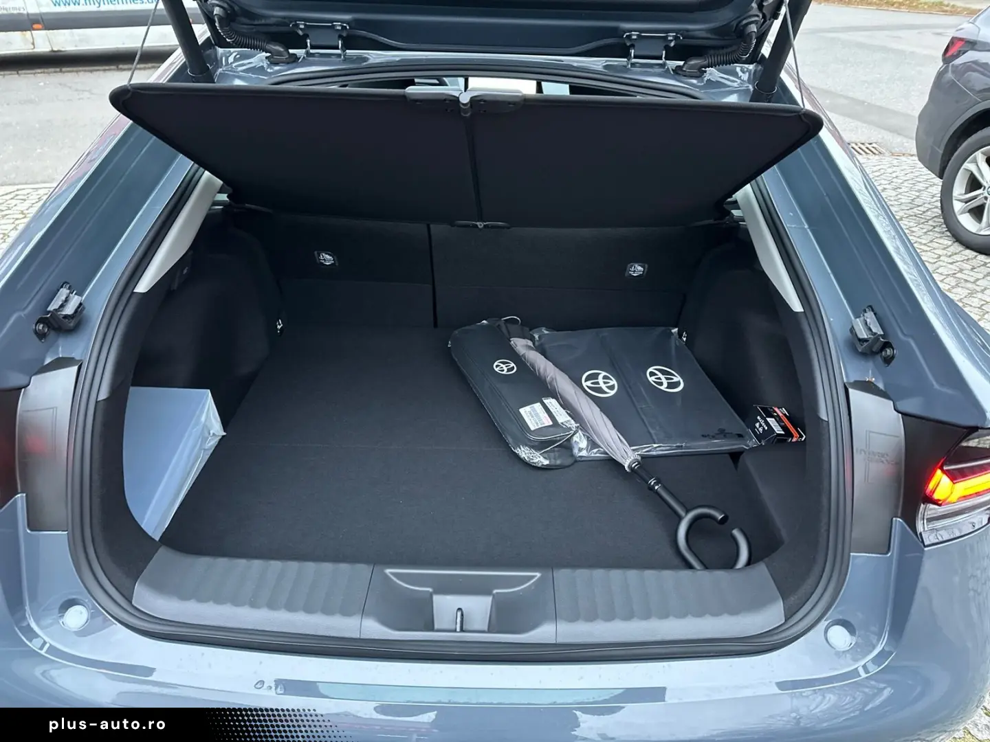 TOYOTA Prius 2.0 Plug-in Executive ACC Navi AUT LED LM