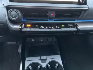 TOYOTA Prius 2.0 Plug-in Executive ACC Navi AUT LED LM