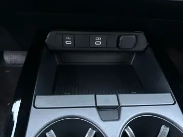 TOYOTA Prius 2.0 Plug-in Executive ACC Navi AUT LED LM