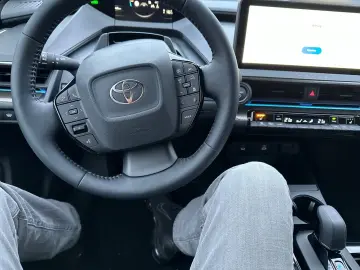 TOYOTA Prius 2.0 Plug-in Executive ACC Navi AUT LED LM