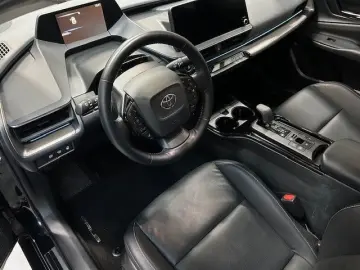 TOYOTA Plug-in Hybrid Advanced  Solar Dach  8-Fach Rad