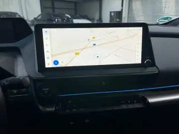 TOYOTA Plug-in Hybrid Advanced  Solar Dach  8-Fach Rad