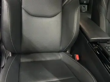 TOYOTA Plug-in Hybrid Advanced  Solar Dach  8-Fach Rad