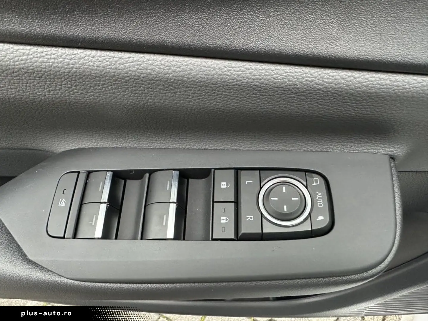 TOYOTA Prius Plug-in Hybrid Executive  Head-Up-Display