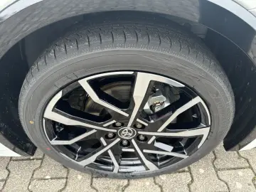 TOYOTA Prius Plug-in Hybrid Executive  Head-Up-Display