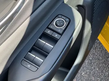 TOYOTA Prius Plug-in Executive 2.0 EU6d Plugin Hybrid 2