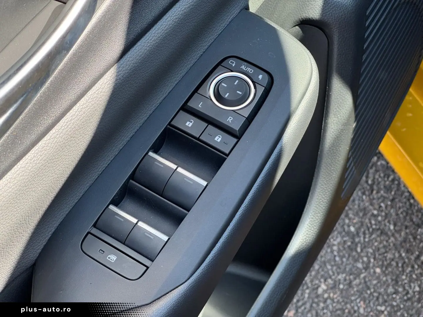 TOYOTA Prius Plug-in Executive 2.0 EU6d Plugin Hybrid 2