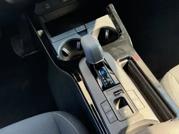 TOYOTA Prius Plug-in Executive 2.0 EU6d Plugin Hybrid 2