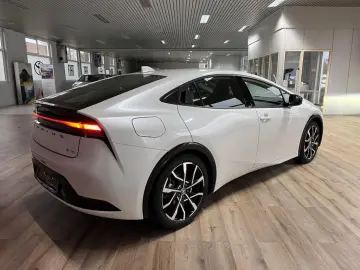 TOYOTA Prius Plug-in Hybrid Executive