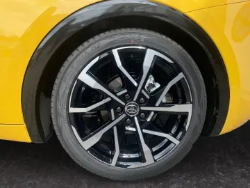 TOYOTA Prius Plug-in Hybrid Executive  Navi LED CarPlay