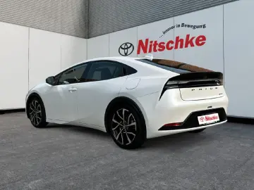 TOYOTA 2.0 Plug-in Hybrid Executive