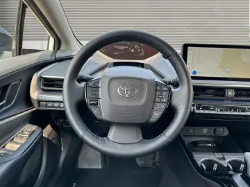 TOYOTA 2.0 Plug-in Hybrid Executive