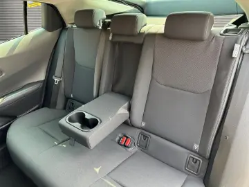 TOYOTA 2.0 Plug-in Hybrid Executive