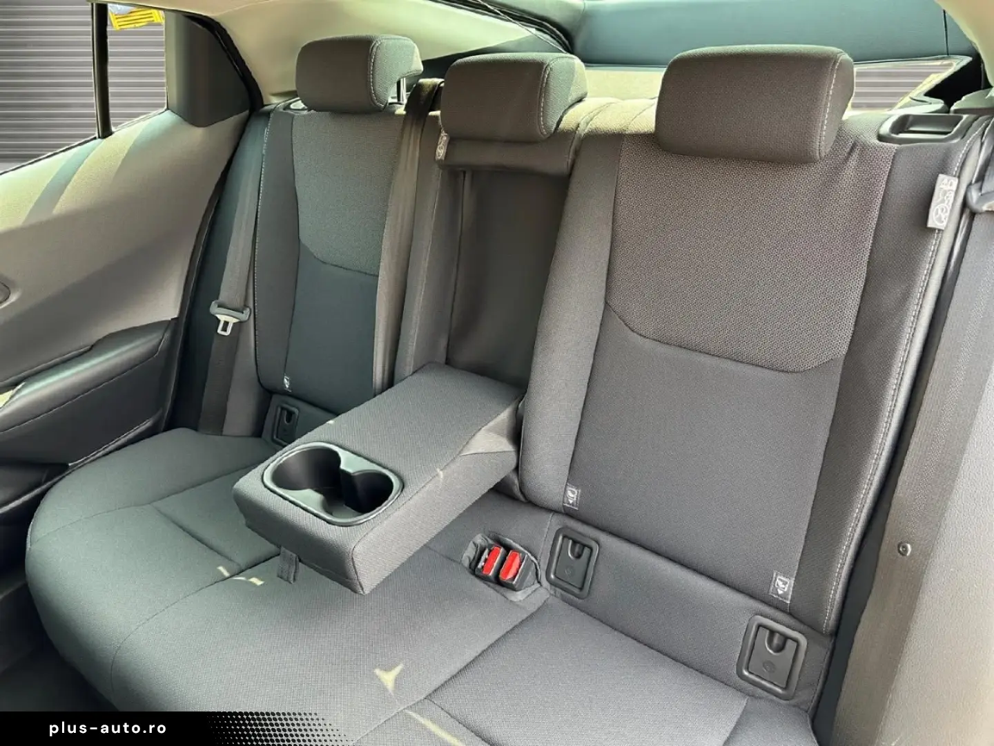 TOYOTA 2.0 Plug-in Hybrid Executive