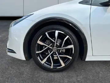 TOYOTA 2.0 Plug-in Hybrid Executive