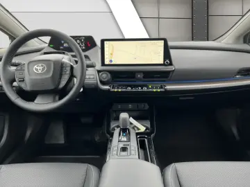 TOYOTA PRIUS PLUG-IN HYBRID ADVANCED SOLARDACH NAVI