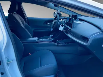 TOYOTA Prius 2.0 Plug-in Hybrid Executive  MATRIX NAVI