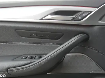 BMW Seria 5 530i xDrive AT