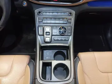 HYUNDAI Santa Fe 1.6 T-GDI 4WD 7Sitze Navi Pano Sitzhzg.