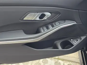 BMW Seria 3 330e xDrive Aut. Luxury Line