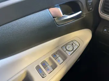 HYUNDAI SANTA FE SEVEN SIGNATURE 2.2 CRDi  NAVI PANO MEM