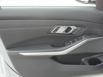 BMW Seria 3 320d xDrive AT M Sport