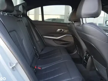 BMW Seria 3 320d xDrive AT M Sport