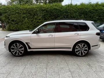 BMW X7 M60i  Sky Lounge Carbonpaket