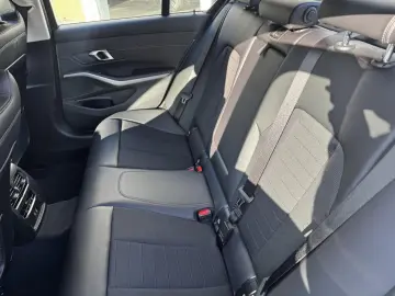 BMW 330e xDrive Sports